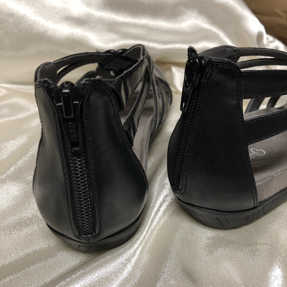 Sandals - Picture 3 of 5